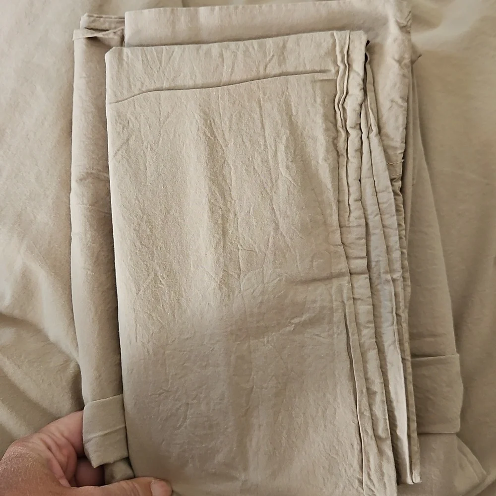 NWT Crate & Barrel Favorite Washed Organic Cotton Sand Beige King Pillowcases. 2